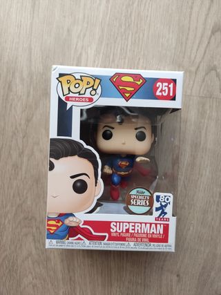 Funko pop héroes. Superman 251 de 