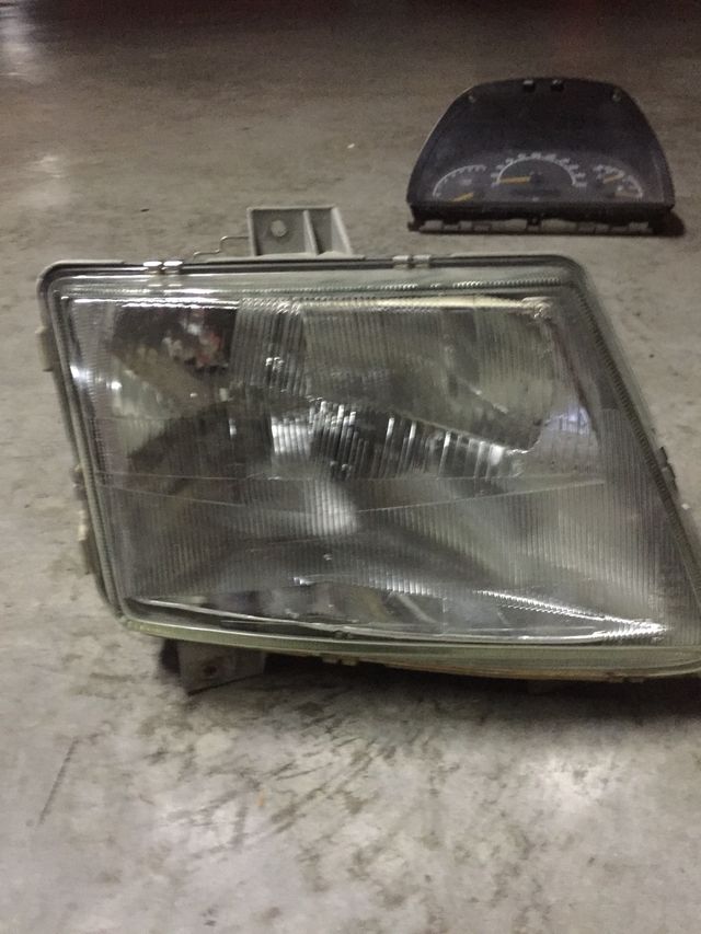 Mercedes-Benz Vito faro derecho
