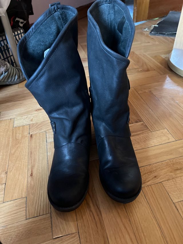 Botas piel nuevas talla 38 con funda sin usar