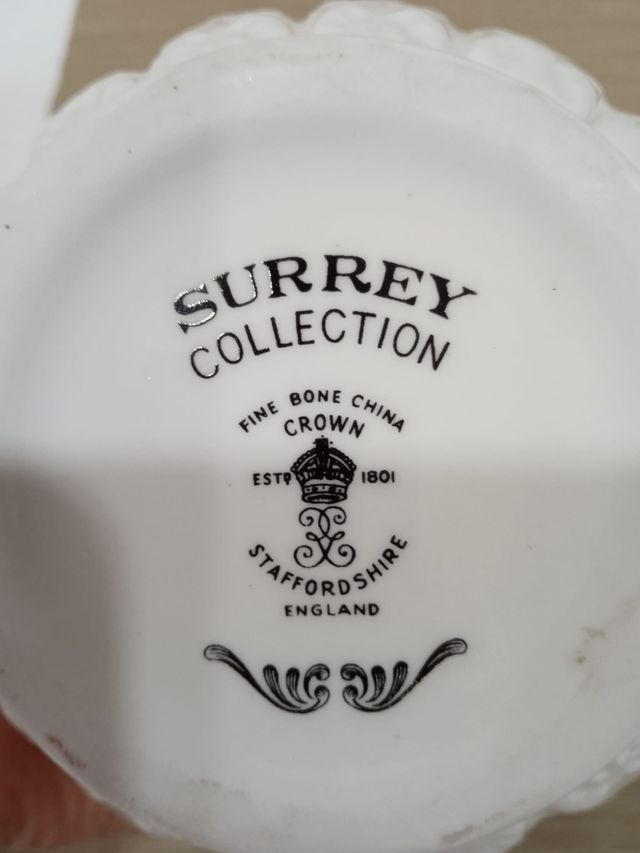 Jarra antigua Surrey Collection