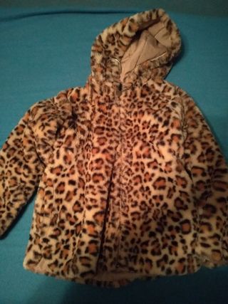Abrigo Leopardo niña El Corte Inglés de segunda mano por 10 EUR en María de  Huerva en WALLAPOP