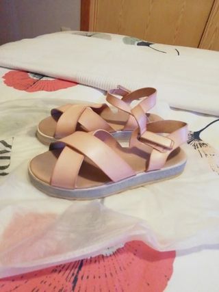 Sandalias ZARA temporada 2018-2019 talla 36 de segunda mano por 6 EUR en  Méntrida en WALLAPOP