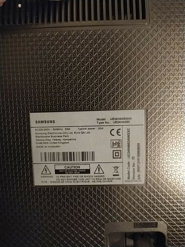 Televisor Samsung 24" pantalla rota