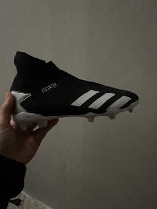 Botas de fútbol sin cordones de segunda mano en WALLAPOP