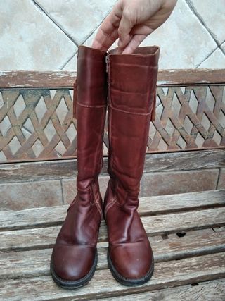 Botas alta piel señora de segunda mano por 25 EUR en Jerez de la Frontera  en WALLAPOP