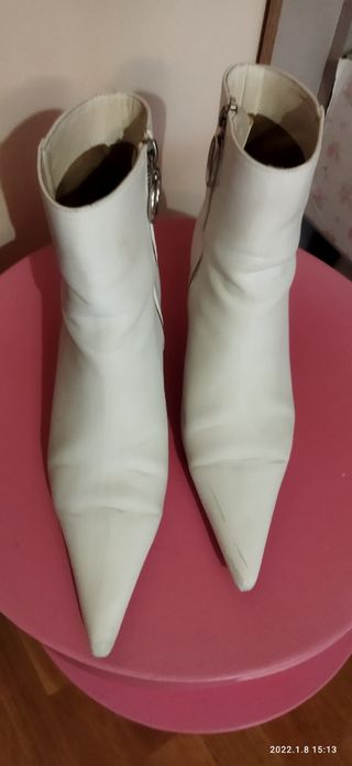 Botines blancos Corte Inglés de segunda mano por 12 EUR en A Coruña en  WALLAPOP