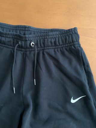 Pantalón chándal ancho Nike talla S negro de segunda mano por 30 EUR en  Madrid en WALLAPOP
