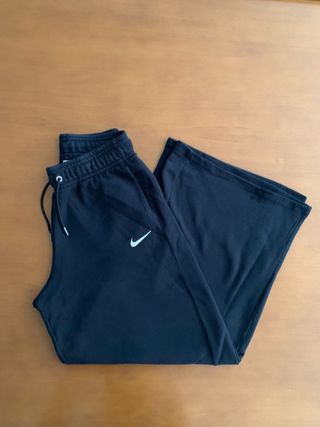 Pantalón chándal ancho Nike talla S negro de segunda mano por 30 EUR en  Madrid en WALLAPOP