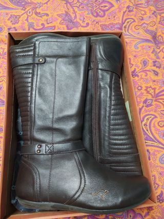 Botas Marrones Kangaroos N 40 de segunda mano por 60 EUR en Valdemoro en  WALLAPOP
