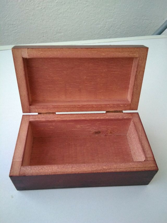 caja de madera