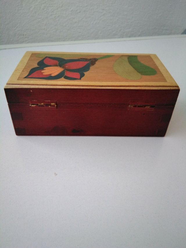 caja de madera