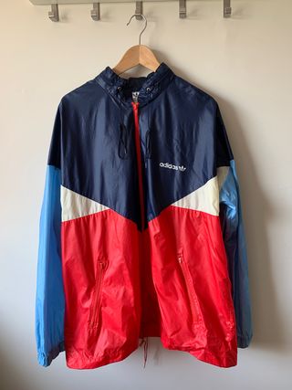 Cortavientos Adidas Vintage de segunda mano por 25 EUR en Olot en WALLAPOP