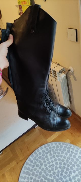 Botas tipo Oxford piel 38 de segunda mano por 7 EUR en Alcalá de Henares en  WALLAPOP