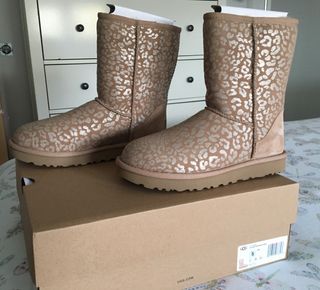UGG Leopardo Beige de segunda mano por 150 EUR en Madrid en WALLAPOP