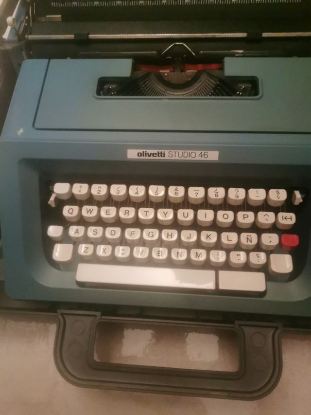 Máquina de escribir Olivetti Studio 46