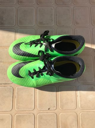BOTAS FÚTBOL TACOS ALUMINIO de segunda mano por 10 EUR en Martorell en  WALLAPOP