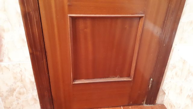 Puerta madera simple sapely