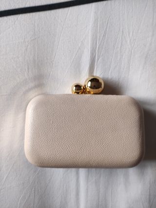 Bolso fiesta color crudo de segunda mano por 4 EUR en Vigo en WALLAPOP