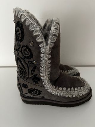 Botas mou talla 37 de segunda mano por 190 EUR en Arriaga en WALLAPOP