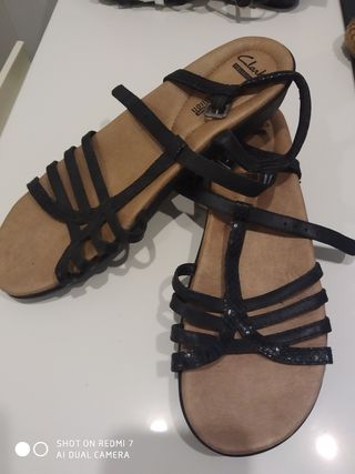 Sandalias mujer clarks mujer talla 42 de segunda mano por 40 EUR en Bilbao  en WALLAPOP