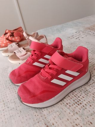 Zapatillas adidas talla 26 +REGALO de segunda mano por 12 EUR en  Fuenlabrada en WALLAPOP