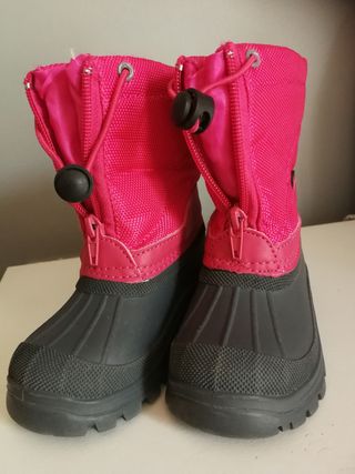 Botas nieve niña talla 24, nuevas de segunda mano por 8 EUR en Figueres en  WALLAPOP