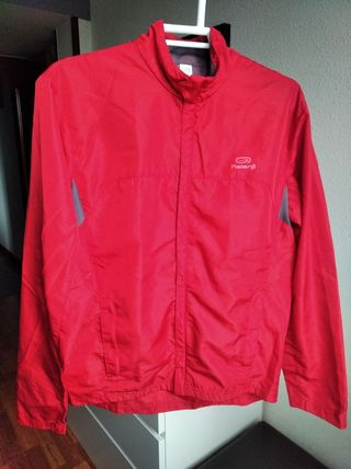 OFERTA! chubasquero kalenji rojo hombre de segunda mano por 2,5 EUR en  Bilbao en WALLAPOP