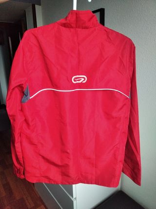 OFERTA! chubasquero kalenji rojo hombre de segunda mano por 2,5 EUR en  Bilbao en WALLAPOP