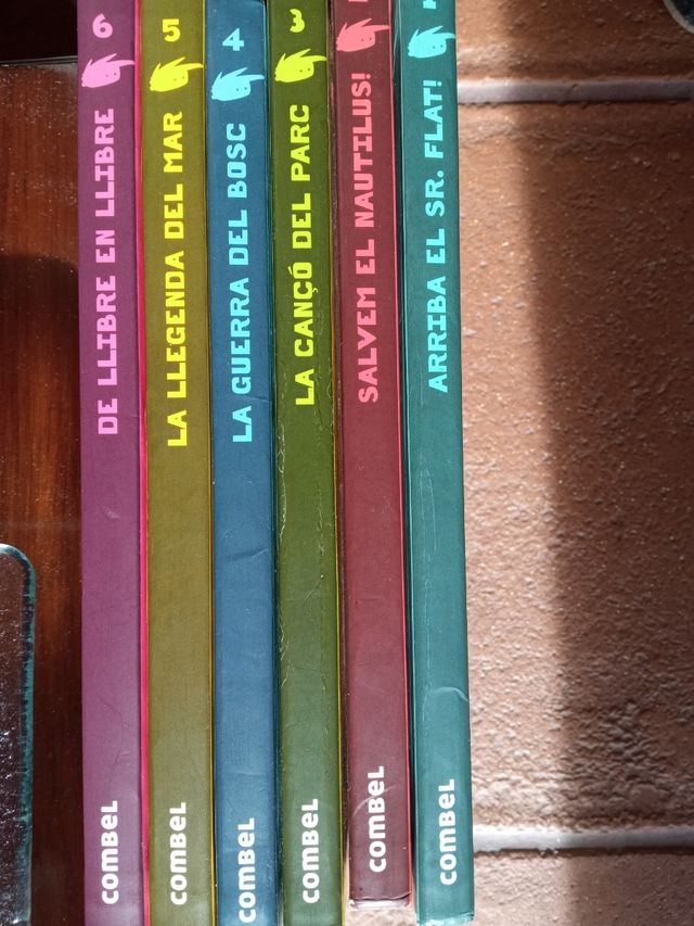 Col·lecció de llibres Agus i els mostres