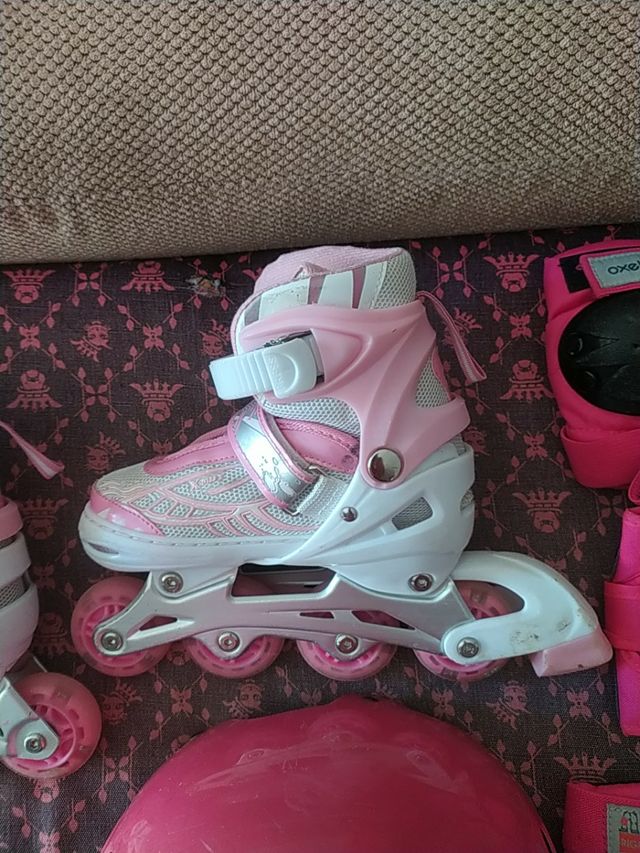 Kit patines,  casco y protecciones.