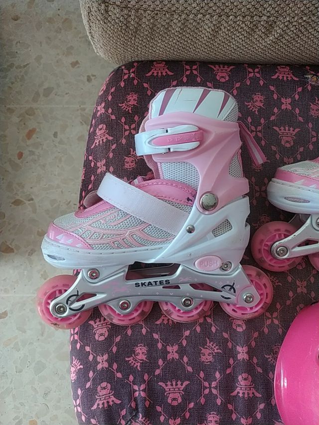 Kit patines,  casco y protecciones.