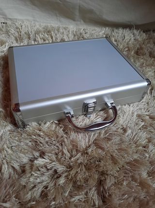 Maletín metálico maquillaje Cofre Cosmetica primor de segunda mano por 10  EUR en Algorta en WALLAPOP