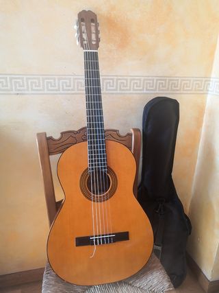 Guitarra admira juanita de segunda mano por 105 EUR en Cádiz en WALLAPOP