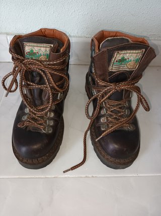 Botas de montaña de mujer de segunda mano por 8 EUR en Mocejón en WALLAPOP