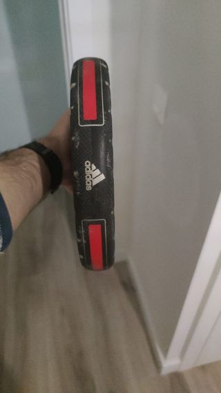 PALA PÁDEL ADIDAS PRO CARBON CTRL GOLD de segunda mano por 60 EUR en  Sevilla en WALLAPOP