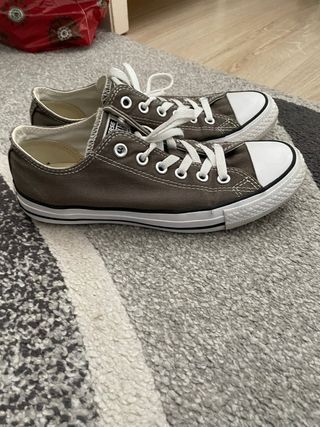 converse grises oscuras