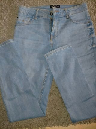 Tejanos bershka hombre de segunda mano por 6 EUR en Lleida en WALLAPOP