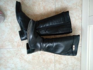 Botas altas señora de segunda mano por 12 EUR en Murcia en WALLAPOP