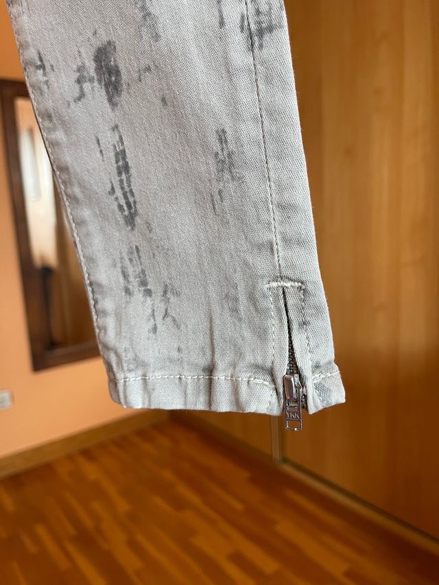 Pantalón Zara, denim, skinny, cremallera tobillos