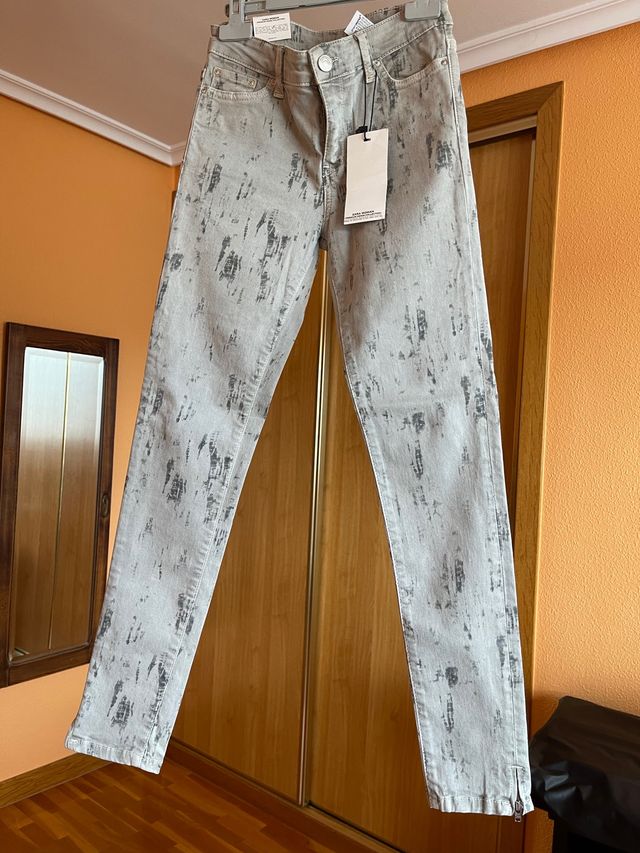 Pantalón Zara, denim, skinny, cremallera tobillos