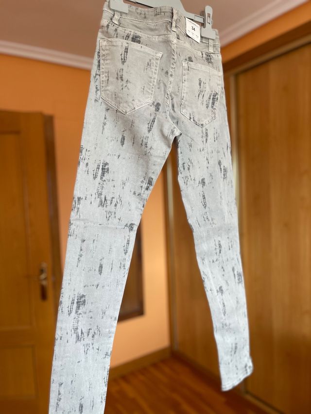 Pantalón Zara, denim, skinny, cremallera tobillos