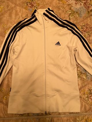 Chaqueta chándal Adidas mujer + chaqueta leopardo de segunda mano por 15  EUR en Teruel en WALLAPOP