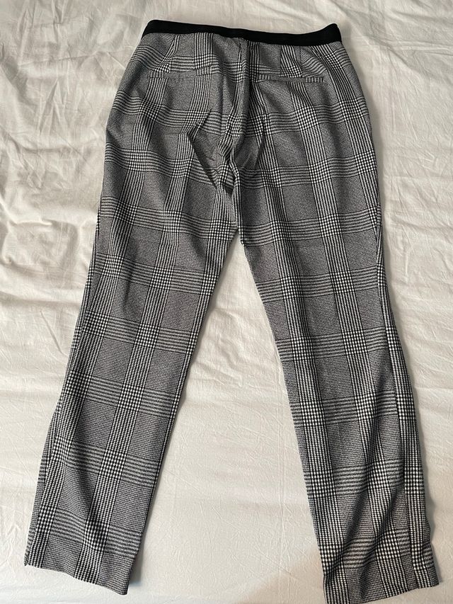 Pantalón Zara.