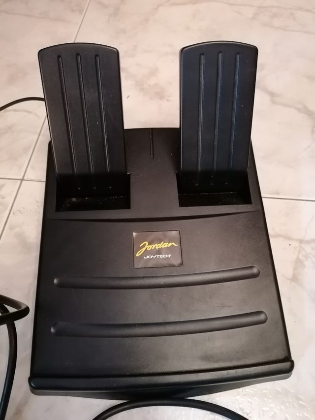 Volante y pedales Jordan 