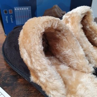 Zapatillas de pelo por dentro para casa de segunda mano por 10 EUR en  Leganés en WALLAPOP