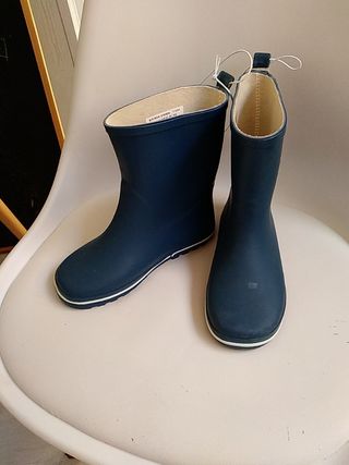Botas agua niñ@ talla 34 NUEVAS de segunda mano por 6 EUR en Madrid en  WALLAPOP