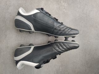 Botas de fútbol DECATHLON de segunda mano por 7 EUR en Alcobendas en  WALLAPOP