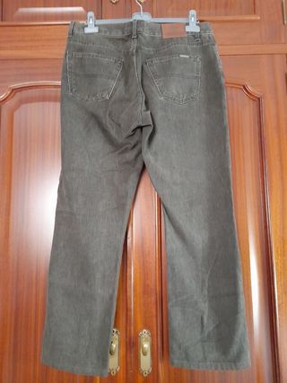2 pantalones jeans Hombre Pertegaz de segunda mano por 30 EUR en Coria del  Río en WALLAPOP