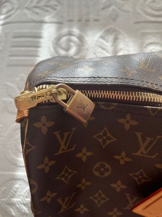 Bolsa mano Louis Vuitton de segunda mano por 750 EUR en Sabadell en WALLAPOP