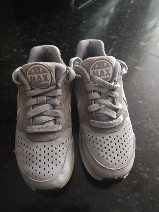 Nike Air Max talla 32 de segunda mano por 10 EUR en Collado Villalba en  WALLAPOP